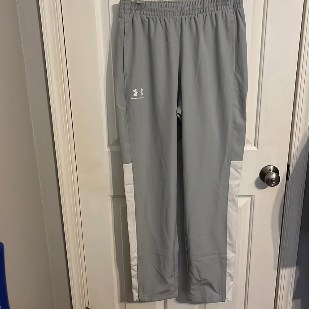 GREY UNDER ARMOR SWEATPANTS